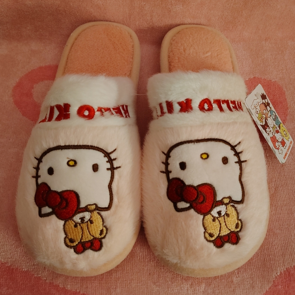 EXCLUSIVE - Hello Kitty Officially Licensed Slippers - Picture 2 of 6